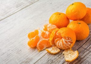 Is it OK to eat while on a diet? A registered dietitian explains the calories of mandarin oranges!