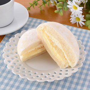 “Yukimi Daifuku-like bread” is now available exclusively at FamilyMart!Reproduce the texture of the original Punipuni with sweet bread