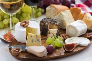 Is cheese high in calories? A registered dietitian will introduce a suitable way to eat while on a diet!